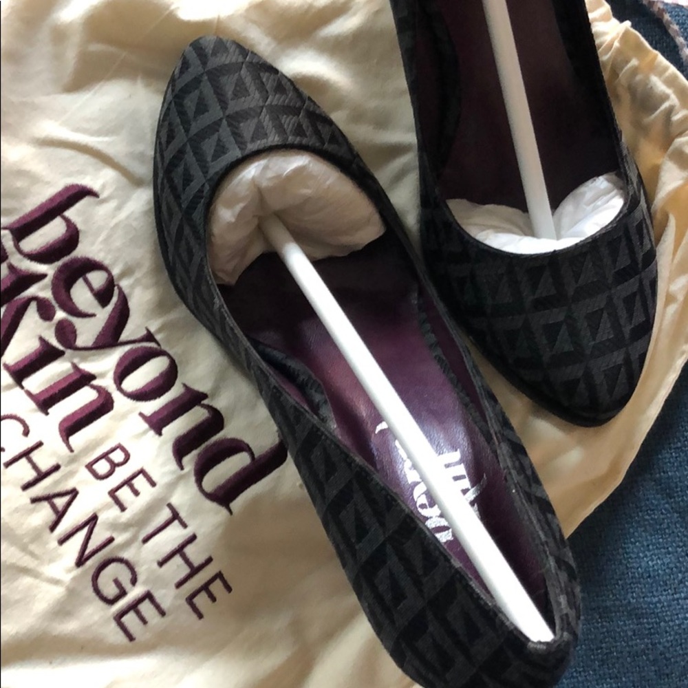 Beyond Skin Fabric Heels Sz 6 NEW